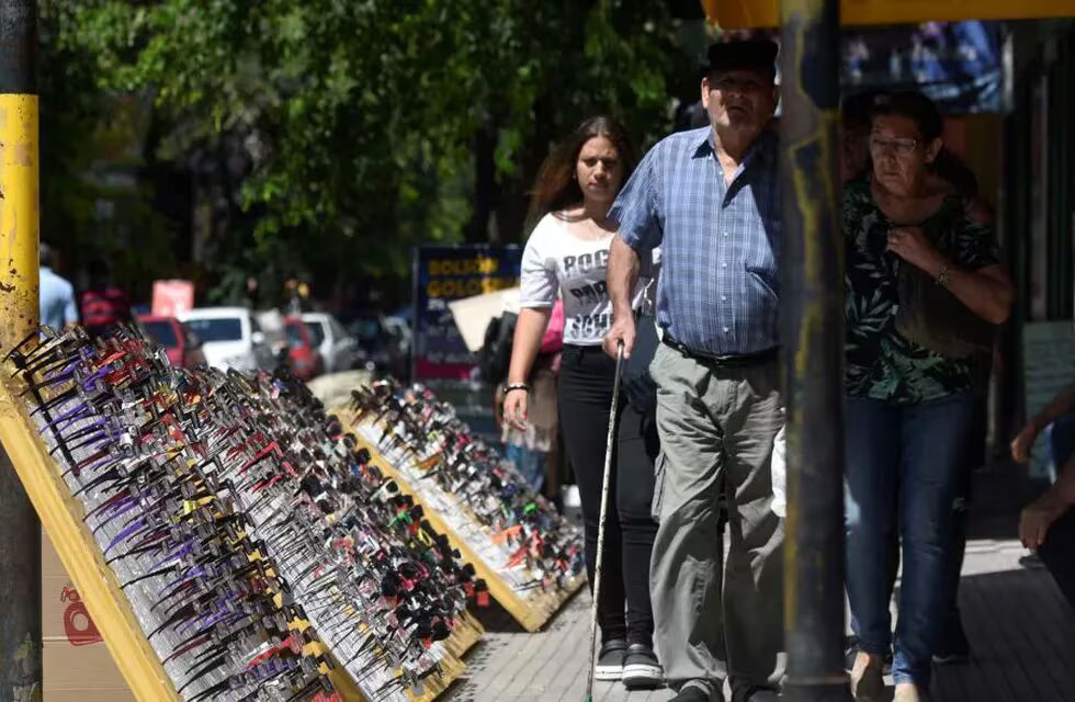 Vendedores ambulantes en Funes: remarcan que la actividad está prohibida 